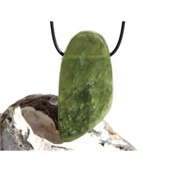 Vesuvian grn (Idokras) XXXL Schmuckstein / Scheibenstein gebohrt - Sonderqualitt - Raritt - Handarbeit - ca. 6,3 cm x 3,1 cm x 0,8 cm