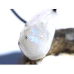 Regenbogenmondstein Schimmer Trommelstein gebohrt (Labradorit wei�) - Sonderqualit�t - ca. 3,3 cm x 2 cm x 1,5 cm