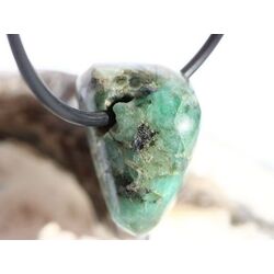 Smaragd Trommelstein gebohrt (Beryll) - Rarit�t - ca. 2,1 cm x 2 cm x 1,5 cm - Sonderpreis wg. Makel -