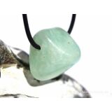 Prehnit grün Trommelstein gebohrt - Sonderqualität - ca. 2,4 cm x 2,1 cm x 2,1 cm (GKS)