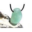 Prehnit grün Trommelstein / Schmuckstein gebohrt - AA-Sonderqualität - ca. 2,9 cm x 2,1 cm x 1,2 cm
