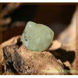 Prehnit grün Trommelstein - Sonderqualität - ca. 2,2 cm x 2,1 cm x 1,3 cm