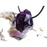 Amethyst dunkel "Morion" Kristallspitze / Rohstein angetrommelt, gebohrt - AA-Sonderqualität - ca. 2,7 cm x 2,7 cm x 1,9 cm - Sonderpreis wg. Makel -