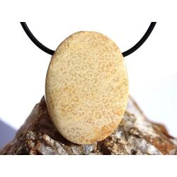 Versteinerte Koralle XXL Schmuckstein Cabochon / Scheibenstein gebohrt - ca. 4 cm x 3 cm x 0,8 cm