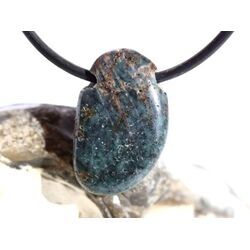 Apatit blau natur Trommelstein gebohrt - ca. 2,3 cm x 1,5 cm x 0,6 cm