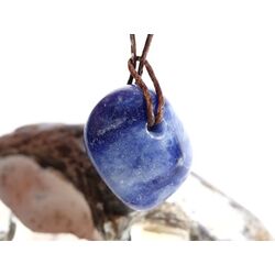 Blauquarz Trommelstein gebohrt - Sonderqualit�t - ca. 2,3 cm x 2,2 cm x 1,5 cm