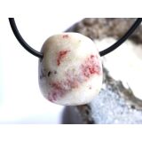 Cinnabarit-Opal (Zinnober-Opal) Trommelstein gebohrt -...