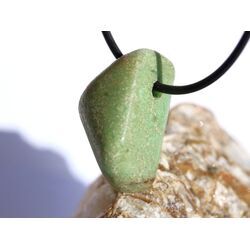 Chrysopras Schmuckstein / Trommelstein gebohrt - ca. 2,8 cm x 2 cm x 1,7 cm