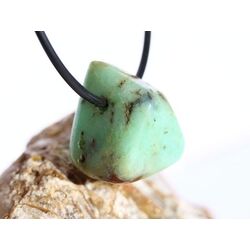 Chrysopras Schmuckstein / Trommelstein gebohrt - ca. 2,3 cm x 2,2 cm x 1,7 cm