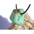 Chrysopras Schmuckstein / Trommelstein gebohrt - ca. 2,3 cm x 2,2 cm x 1,7 cm