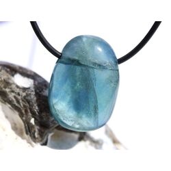 Fluorit blau Trommelstein gebohrt - ca. 2,9 cm x 2,1 cm x 1,2 cm - Sonderpreis wg. Makel -