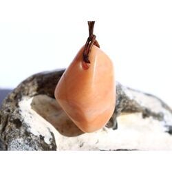 Aprikosencalcit (Calcit apricot) Schmuckstein gebohrt - ca. 3 cm x 2 cm x 1,4 cm