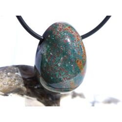 Heliotrop Trommelstein gebohrt - AA-Sonderqualit�t - ca. 2,6 cm x 2 cm x 1,4 cm