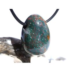 Heliotrop Trommelstein gebohrt - AA-Sonderqualit�t - ca. 2,6 cm x 2 cm x 1,4 cm