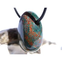 Heliotrop Trommelstein gebohrt - AA-Sonderqualit�t - ca. 2,6 cm x 2 cm x 1,4 cm