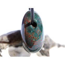 Heliotrop Trommelstein gebohrt - AA-Sonderqualit�t - ca. 2,6 cm x 2 cm x 1,4 cm