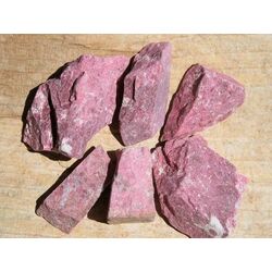 Thulit (Zoisit) Rohsteine - Raritt - schne Qualitt - ca. 100 g