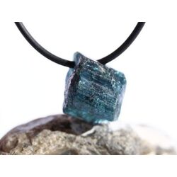 Turmalin blau (Indigolith) Kristall / Rohsteinform gebohrt - Sonderqualitt - Raritt - ca. 2 cm x 1,8 cm x 1,3 cm (GKS)