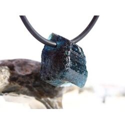 Turmalin blau (Indigolith) Kristall / Rohsteinform gebohrt - Sonderqualitt - Raritt - ca. 2 cm x 1,8 cm x 1,3 cm (GKS)