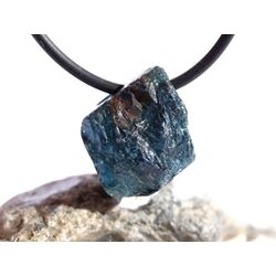 Turmalin blau (Indigolith) Kristall / Rohsteinform gebohrt - Sonderqualitt - Raritt - ca. 2 cm x 1,8 cm x 1,3 cm (GKS)