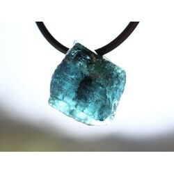 Turmalin blau (Indigolith) Kristall / Rohsteinform gebohrt - Sonderqualitt - Raritt - ca. 2 cm x 1,8 cm x 1,3 cm (GKS)
