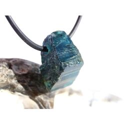 Turmalin blau (Indigolith) Kristall / Rohsteinform gebohrt - Sonderqualitt - Raritt - ca. 2,1 cm x 1,4 cm x 1,3 cm (GKS)