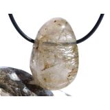 Epidotquarz Trommelstein gebohrt - Sonderqualität - Rarität - ca. 3,4 cm x 2,3 cm x 1,6 cm