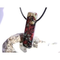 Eudialyt XXL Stab-Schmuckstein / Scheibenstein gebohrt - Sonderqualitt - Raritt - Handarbeit - ca. 4,2 cm x 1,3 cm x 0,9 cm