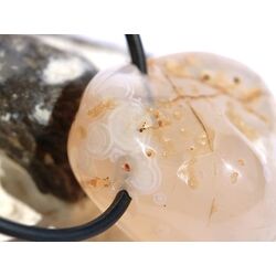 Chalcedon rosa (Rosenchalcedon) Trommelstein gebohrt - Sonderqualit�t - Rarit�t - ca. 3,3 cm x 2,6 cm x 1,9 cm