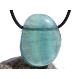 Fluorit blau bis bunt "Regenbogenfluorit" Trommelstein / Scheibenstein gebohrt - Sonderqualität - ca. 3,2 cm x 2,5 cm x 1,5 cm
