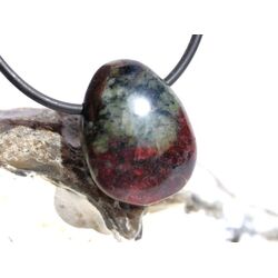 Eudialyt Trommelstein gebohrt - Sonderqualitt - ca. 2,5 cm x 2 cm x 0,9 cm (GKS)