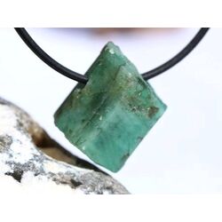 Smaragd Kristallstab / Rohsteinform angetrommet, gebohrt...