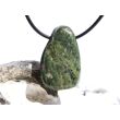 Serpentin mit Stichtit (Atlantisit) Trommelstein / Scheibenstein gebohrt - ca. 3,4 cm x 2,1 cm x 0,9 cm