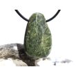 Serpentin mit Stichtit (Atlantisit) Trommelstein / Scheibenstein gebohrt - ca. 3,4 cm x 2,1 cm x 0,9 cm
