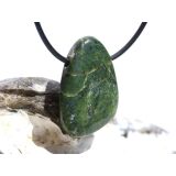 Serpentin mit Stichtit (Atlantisit) Trommelstein / Scheibenstein gebohrt - ca. 3,2 cm x 2,2 cm x 0,8 cm