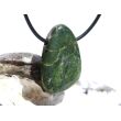 Serpentin mit Stichtit (Atlantisit) Trommelstein / Scheibenstein gebohrt - ca. 3,2 cm x 2,2 cm x 0,8 cm