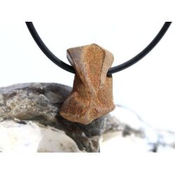 Staurolith (Kreuzstein) Rohstein gebohrt - Rarität - Sonderqualität - ca. 2,2 cm x 1,5 cm x 1,1 cm