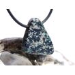 Glaukophan mit Granat / Glaukophanschiefer (Eklogit) Schmuckstein / Scheibenstein gebohrt - Sonderqualität - Handarbeit - ca. 2,8 cm x 2,4 cm x 0,5cm