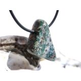 Glaukophan mit Granat / Glaukophanschiefer (Eklogit) Schmuckstein / Scheibenstein gebohrt - Sonderqualität - Handarbeit - ca. 2,8 cm x 1,9 cm x 1 cm