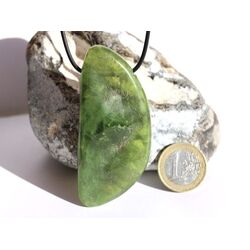 Vesuvian grn (Idokras) XXXL Schmuckstein / Scheibenstein gebohrt - Sonderqualitt - Raritt - Handarbeit - ca. 7,4 cm x 3,3 cm x 1,1 cm