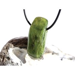 Vesuvian grn (Idokras) XXL Schmuckstein gebohrt - Sonderqualitt - Raritt - Handarbeit - ca. 3,9 cm x 1,8 cm x 1,3 cm