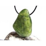 Vesuvian grün (Idokras) XXXL Schmuckstein gebohrt - Sonderqualität - Rarität - Handarbeit - ca. 4,7 cm x 3,2 cm x 1,5 cm