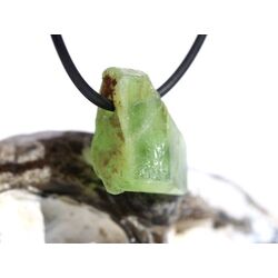 Peridot Kristall- / Rohsteinform gebohrt (Olivin / Chrysolith) - Sonderqualitt - ca. 2,5 cm x 1,8 cm x 0,9 cm (GKS)