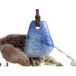 Blauquarz Schmuckstein / Scheibenstein gebohrt - Handarbeit - schöne Qualität - ca. 2,4 cm x 1,9 cm x 1 cm