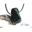 Jade schwarz (Chalkopyrit-Nephrit) Trommelstein gebohrt - Rarität - ca. 3,2 cm x 1,9 cm x 1,4 cm