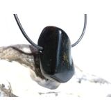 Jade schwarz (Chalkopyrit-Nephrit) Trommelstein gebohrt -...