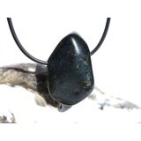 Jade schwarz (Chalkopyrit-Nephrit) Trommelstein gebohrt - Rarität - ca. 3,3 cm x 2,1 cm x 1,9 cm