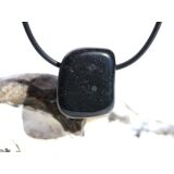 Jade schwarz (Chalkopyrit-Nephrit) Trommelstein gebohrt - Rarität - ca. 2,2 cm x 1,8 cm x 1,5 cm