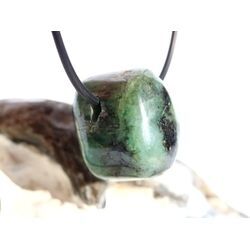Smaragd Schmuckstein gebohrt (Beryll) - Rarit�t - ca. 2,3 cm x 1,8 cm x 2 cm