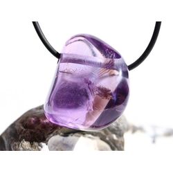 Amethyst mittelhell Regenbogenkristall Trommelstein / Schmuckstein gebohrt - AA-Sonderqualitt - ca. 3 cm x 2,5 cm x 2 cm